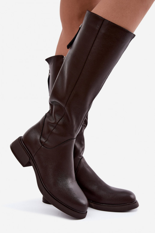 botas altas para mulheres com saltos largos isoladas D&A JC62-1036 na cor chocolate