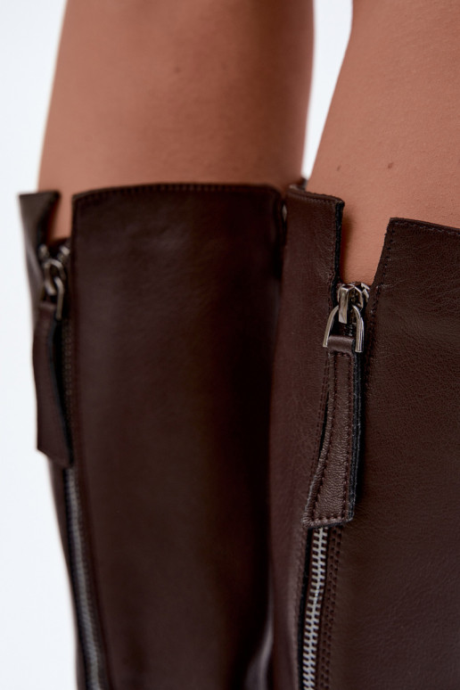 botas altas para mulheres com saltos largos isoladas D&A JC62-1036 na cor chocolate