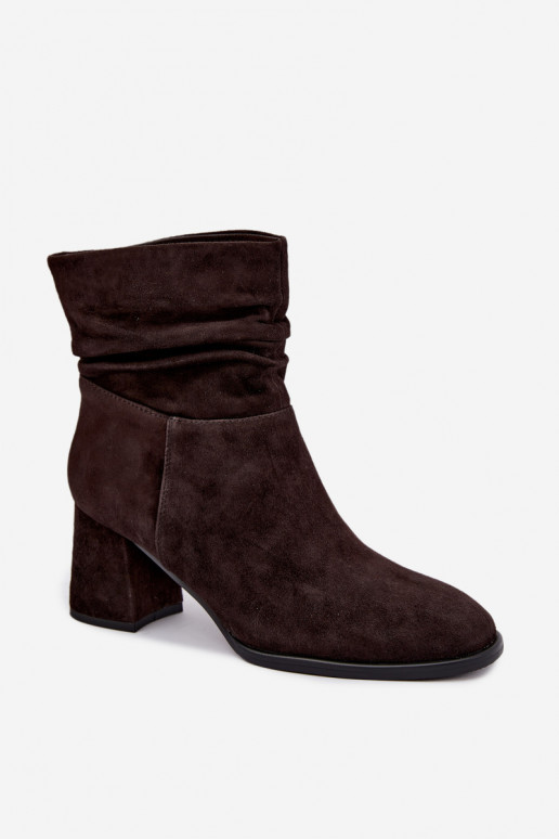 Botins de camurça natural com rugas e saltos D&A JC62-1021 chocolate