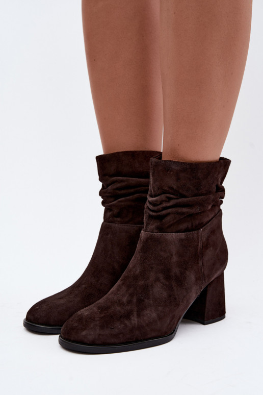 Botins de camurça natural com rugas e saltos D&A JC62-1021 chocolate