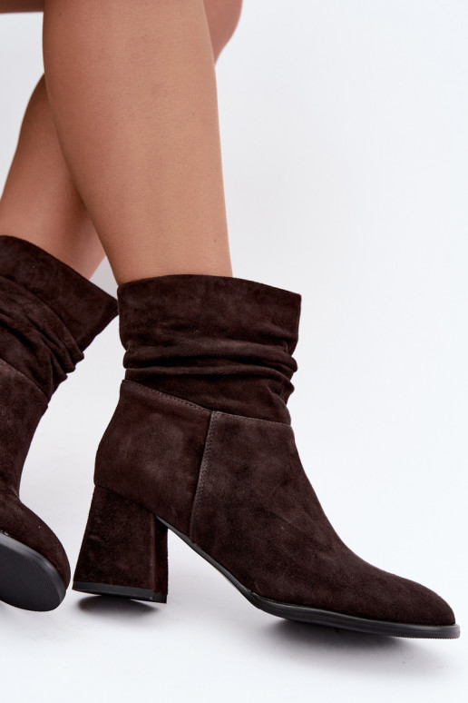 Botins de camurça natural com rugas e saltos D&A JC62-1021 chocolate