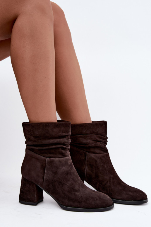 Botins de camurça natural com rugas e saltos D&A JC62-1021 chocolate
