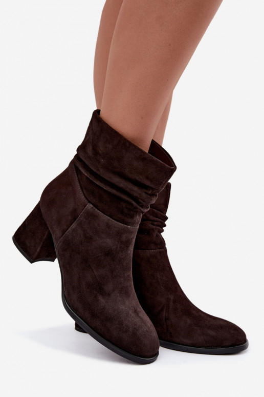 Botins de camurça natural com rugas e saltos D&A JC62-1021 chocolate