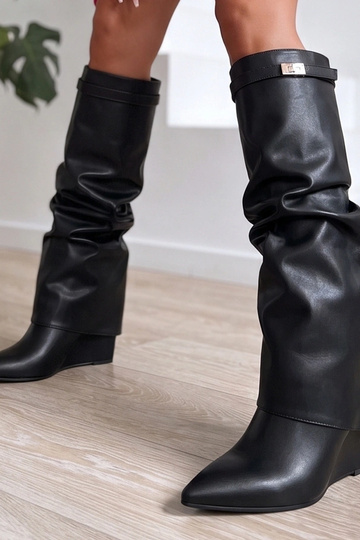Botins pretos em plataforma com cano dobrado Elissabeth