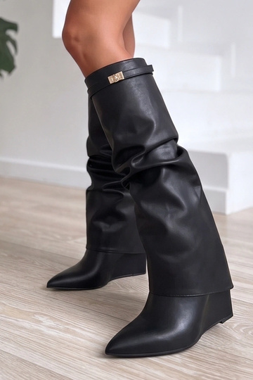 Botins pretos em plataforma com cano dobrado Elissabeth 2