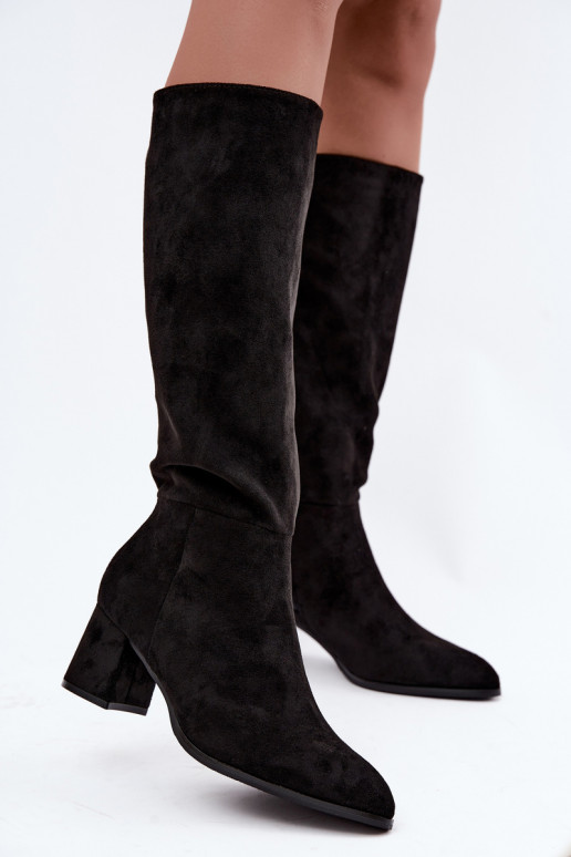 Botas femininas isoladas até o joelho com salto em preto Raleya
