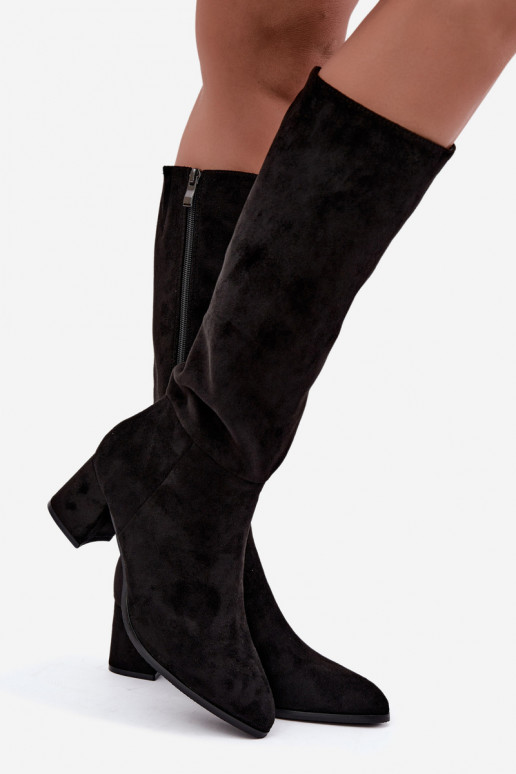Botas femininas isoladas até o joelho com salto em preto Raleya