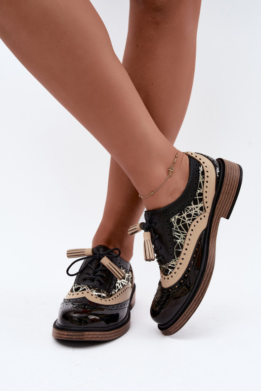 Sapatos de couro femininos com atacadores e franjas Tai turiciejka K7816-01 na cor preta