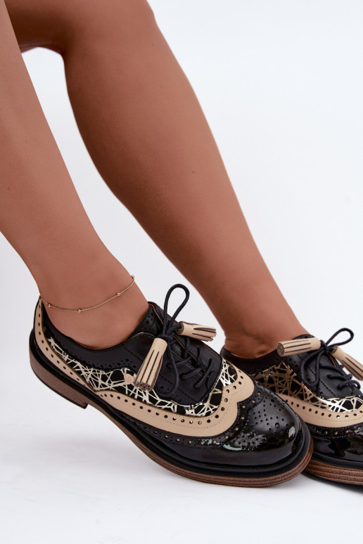 Sapatos de couro femininos com atacadores e franjas Tai turiciejka K7816-01 na cor preta