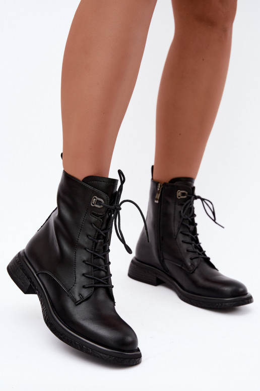 Botins de couro isolados Tai turiciejka K7751-01 na cor preta