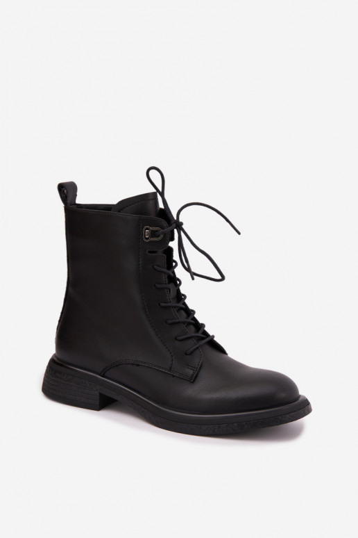 Botins de couro isolados Tai turiciejka K7751-01 na cor preta