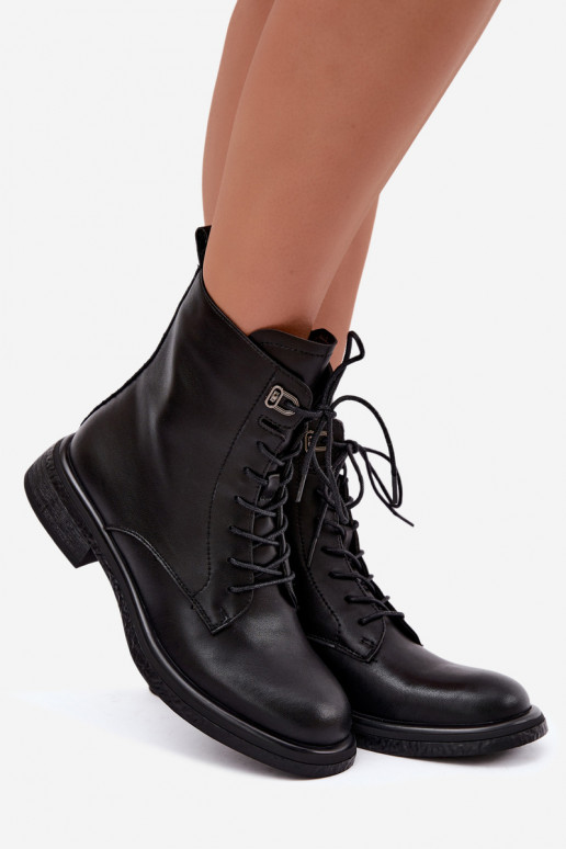 Botins de couro isolados Tai turiciejka K7751-01 na cor preta