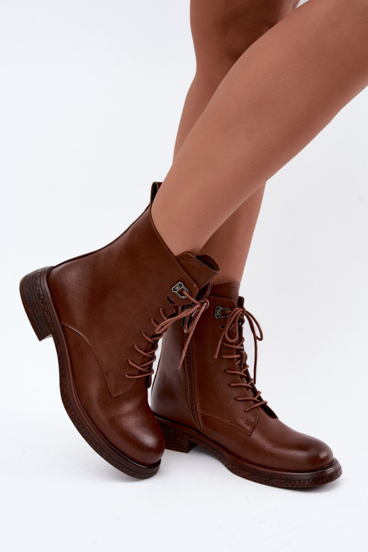 Botins de couro isolados Tai turiciejka K7751-29 na cor marrom