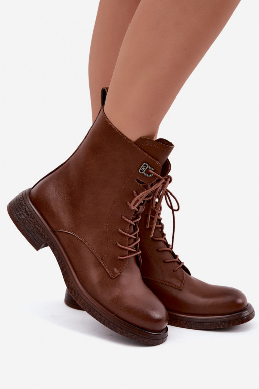 Botins de couro isolados Tai turiciejka K7751-29 na cor marrom
