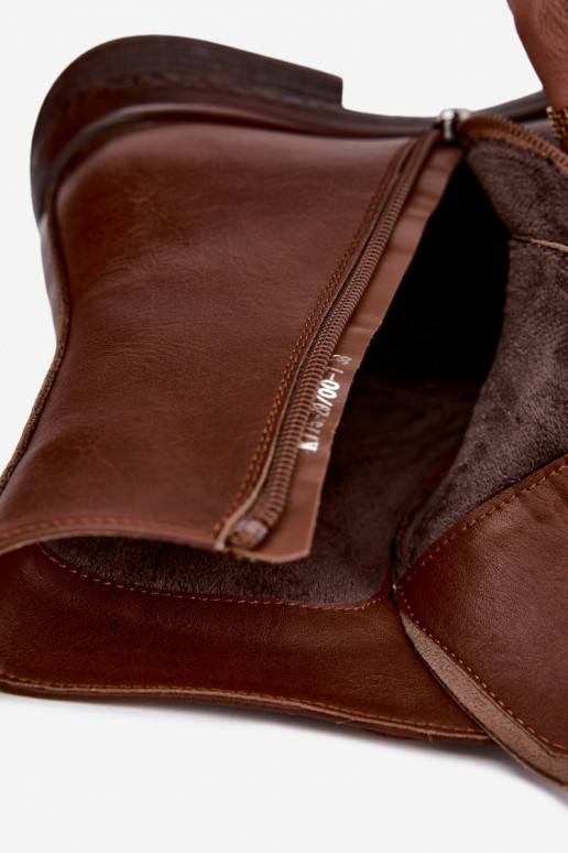 Botins de couro isolados Tai turiciejka K7751-29 na cor marrom