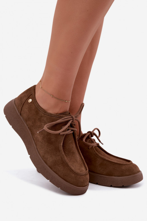 Sapatos femininos de camurça sintética Tai turiciejka K7189-04 na cor areia