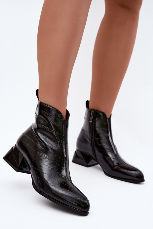 Botins de couro isolados Klocke Tai turiciejka K7675-01 na cor preta