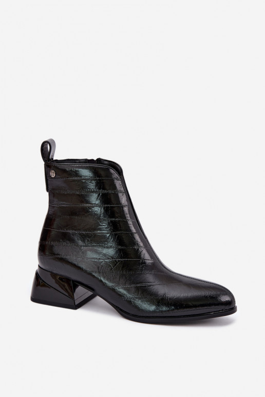 Botins de couro isolados Klocke Tai turiciejka K7675-01 na cor preta
