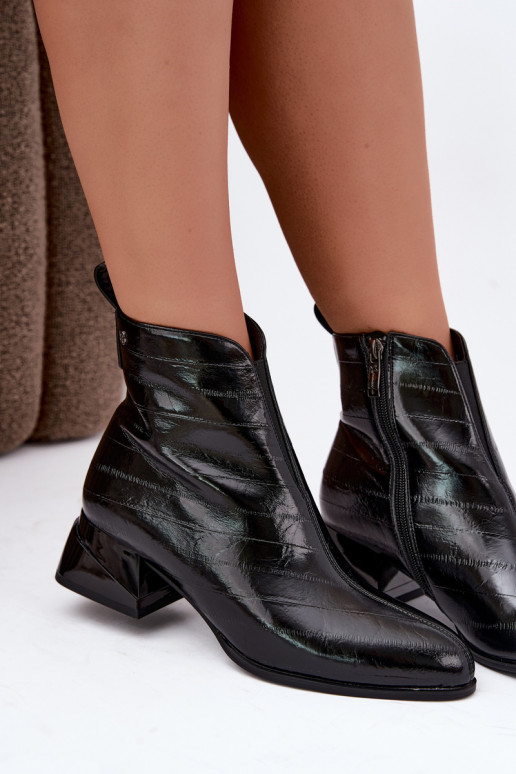 Botins de couro isolados Klocke Tai turiciejka K7675-01 na cor preta