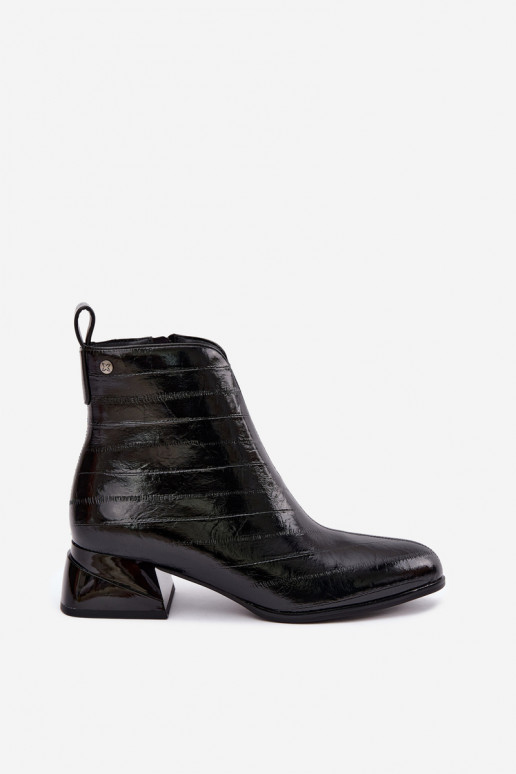 Botins de couro isolados Klocke Tai turiciejka K7675-01 na cor preta