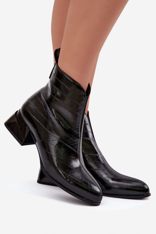 Botins de couro isolados Klocke Tai turiciejka K7675-01 na cor preta