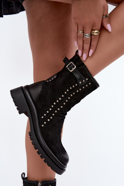 Botins femininos isolados de camurça sintética com fivelas Tai turiciejka K7727-01 na cor preta