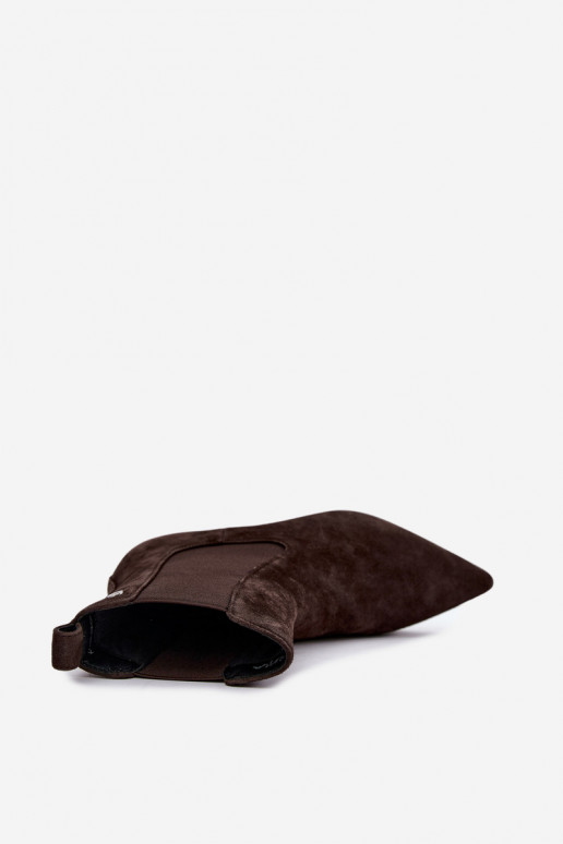 Botas de camurça isoladas com saltos Tai turiciejka K7756-02 na cor chocolate