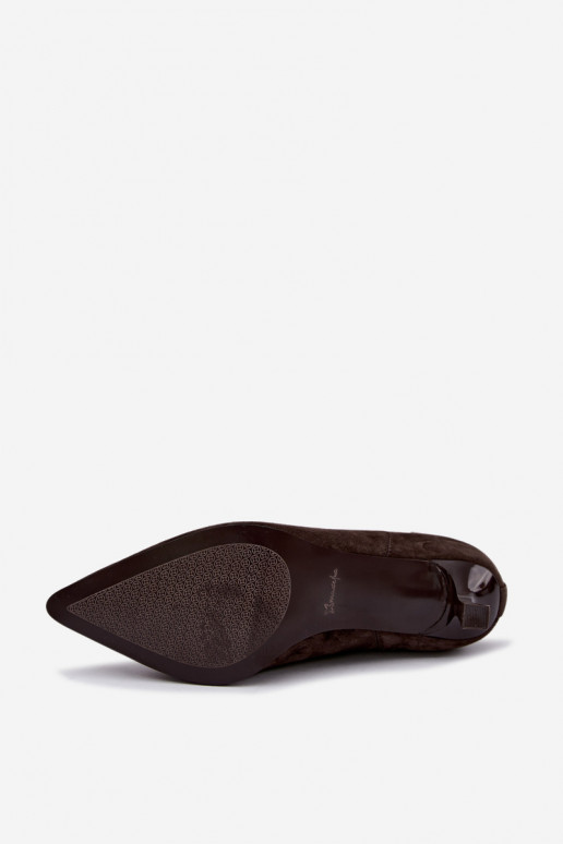 Botas de camurça isoladas com saltos Tai turiciejka K7756-02 na cor chocolate
