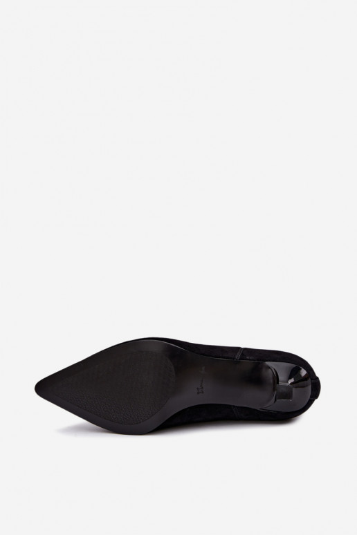 Botas de camurça isoladas com saltos Tai turiciejka K7756-01 na cor preta