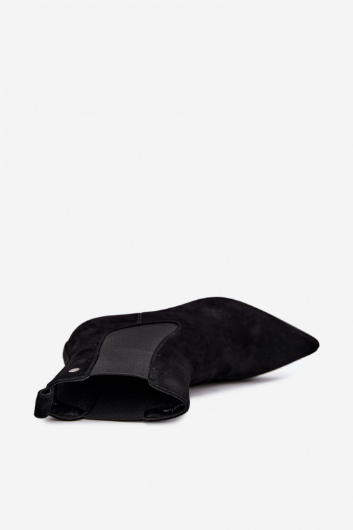 Botas de camurça isoladas com saltos Tai turiciejka K7756-01 na cor preta