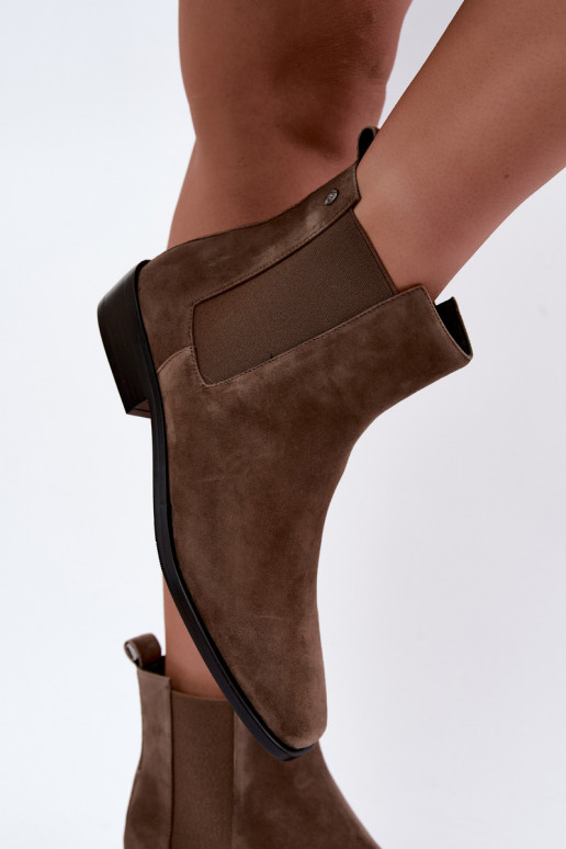 Botins isolados e elegantes de camurça sintética Tai turiciejka K7758-04 na cor areia