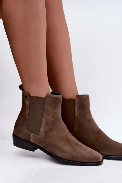 Botins isolados e elegantes de camurça sintética Tai turiciejka K7758-04 na cor areia