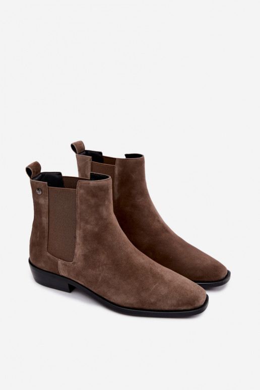 Botins isolados e elegantes de camurça sintética Tai turiciejka K7758-04 na cor areia