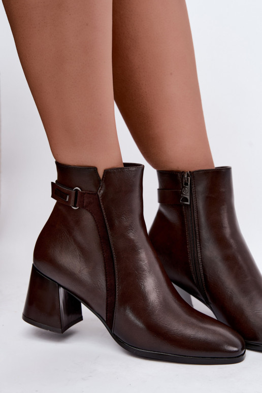 Botins isolados com saltos Vinceza 58660 chocolate