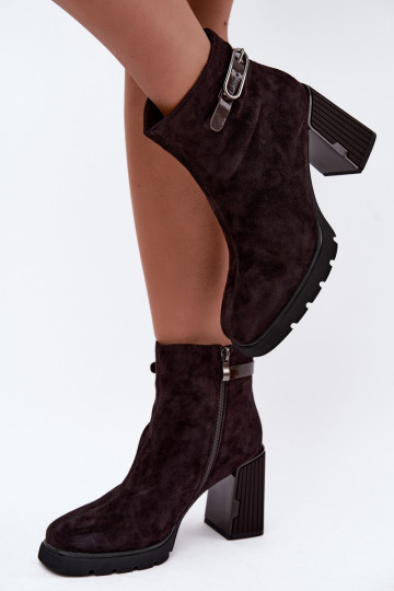Botins isolados de camurça sintética com salto Vinceza 91172 chocolate