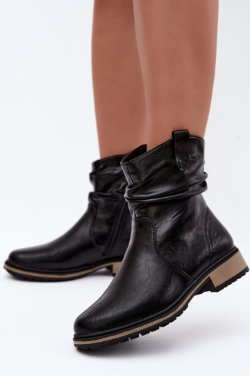 Botins femininos aquecidos com rugas em preto 2
