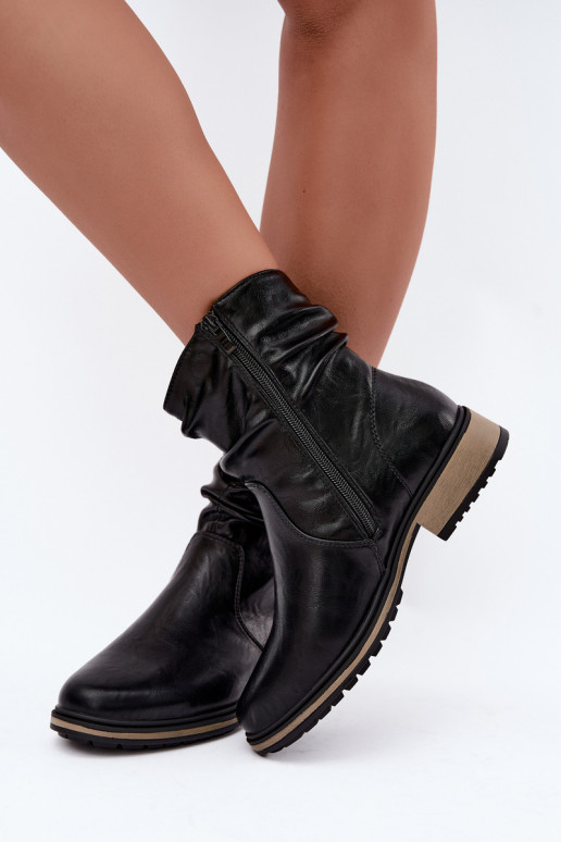 Botins femininos aquecidos com rugas em preto