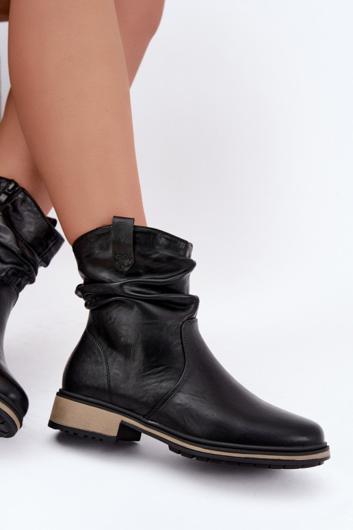 Botins femininos aquecidos com rugas em preto