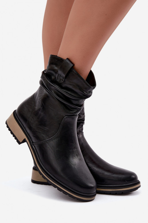 Botins femininos aquecidos com rugas em preto