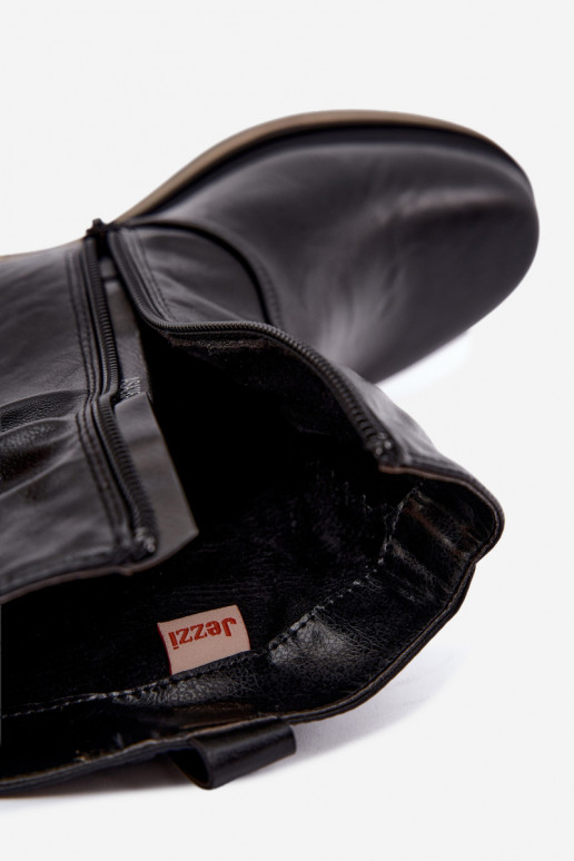 Botins femininos aquecidos com rugas em preto