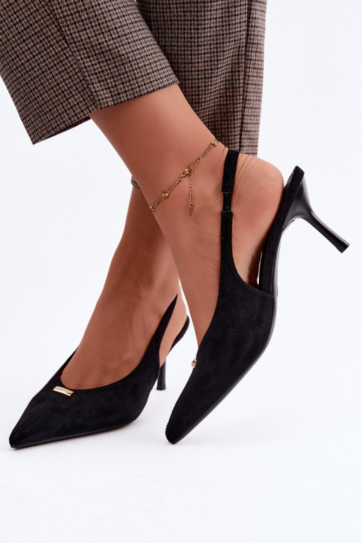 Sapatos pretos com saltos abertos e detalhes dourados Renisa