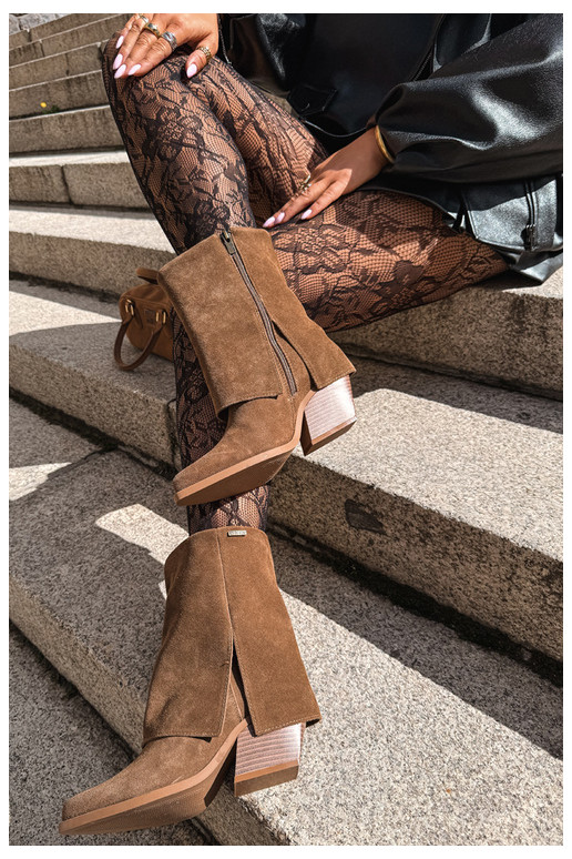 botins de estilo cowboy com saltos de camurça natural com cano bordado Big Star UU274114 na cor castanha