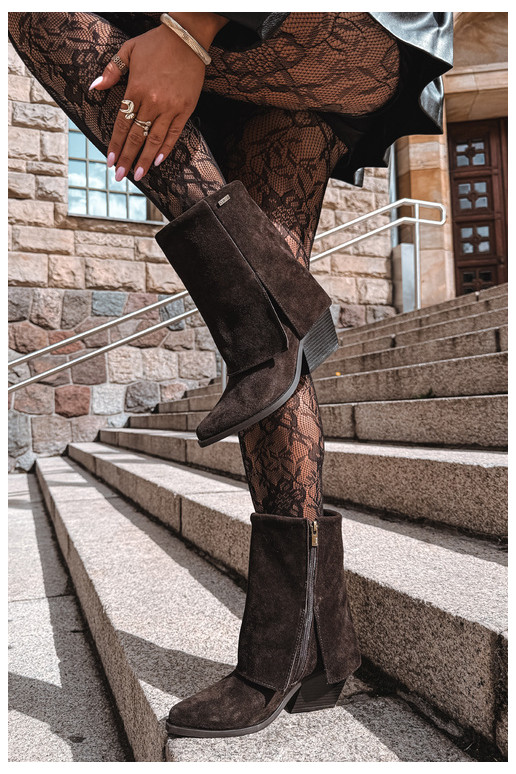 botins de estilo cowboy com saltos de camurça natural com cano bordado Big Star UU274115 na cor chocolate