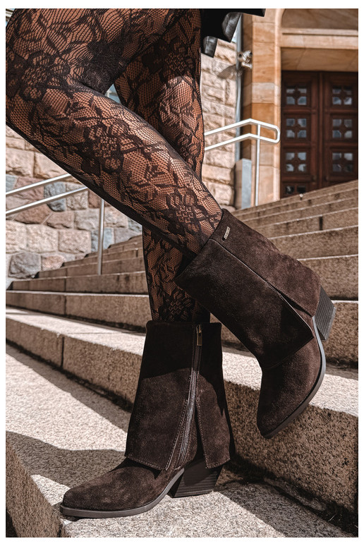 botins de estilo cowboy com saltos de camurça natural com cano bordado Big Star UU274115 na cor chocolate
