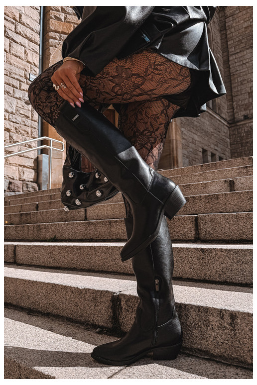 botas altas de couro natural para mulheres com salto baixo isoladas Big Star UU274521 na cor preta