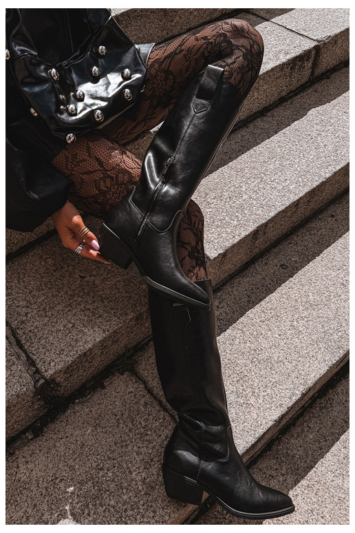 botas altas de couro natural para mulheres com salto baixo isoladas Big Star UU274521 na cor preta