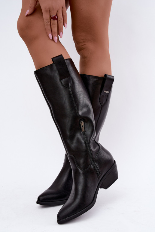 botas altas de couro natural para mulheres com salto baixo isoladas Big Star UU274521 na cor preta