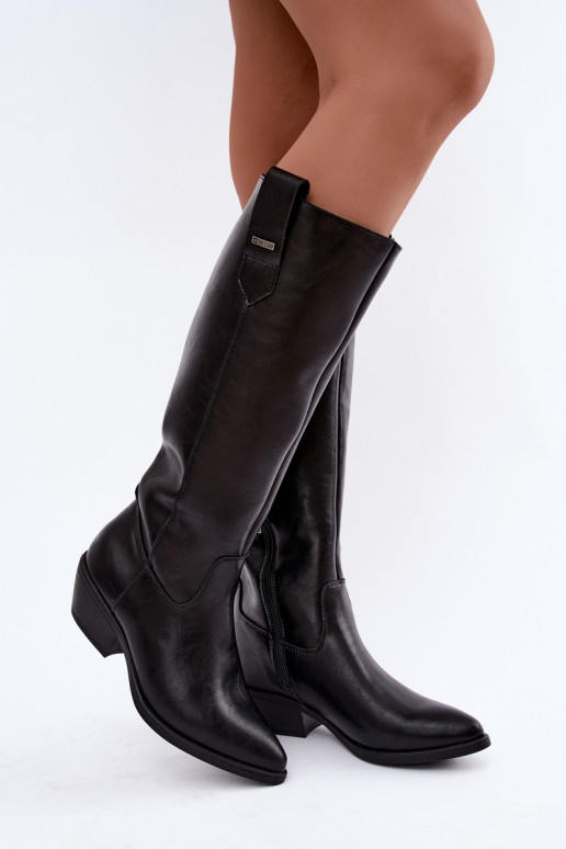 botas altas de couro natural para mulheres com salto baixo isoladas Big Star UU274521 na cor preta