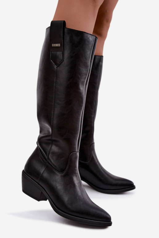 botas altas de couro natural para mulheres com salto baixo isoladas Big Star UU274521 na cor preta