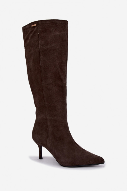 botas altas de camurça sintética com saltos finos isoladas modelo slip-on Big Star UU274495 na cor castanha escura